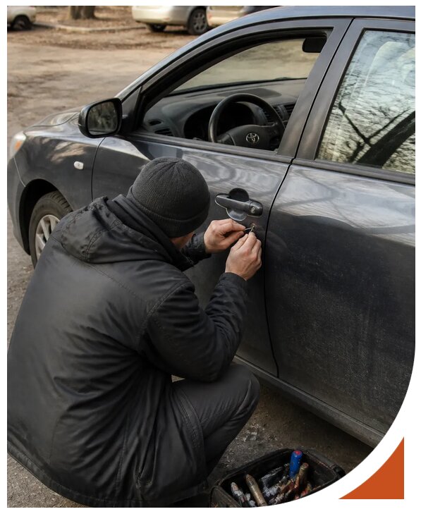 Профессиональное вскрытие автомобиля Тойота без повреждений в Первоуральске